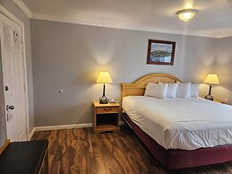 Capt.'s Inn & Suites