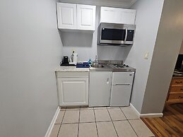 Capt.'s Inn & Suites