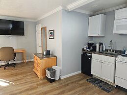 Capt.'s Inn & Suites
