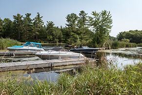 Capt.'s Inn & Suites