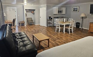 Capt.'s Inn & Suites