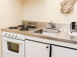 Capt.'s Inn & Suites