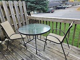 Capt.'s Inn & Suites