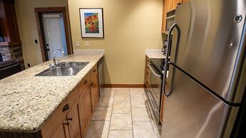 Timberline Lodges by Fernie Lodging Co