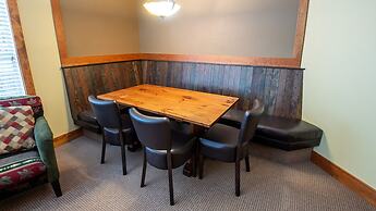 Timberline Lodges by Fernie Lodging Co