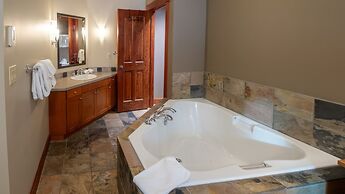 Timberline Lodges by Fernie Lodging Co