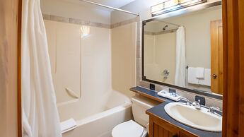 Timberline Lodges by Fernie Lodging Co