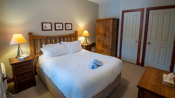 Timberline Lodges by Fernie Lodging Co