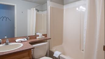 Timberline Lodges by Fernie Lodging Co