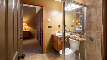 Timberline Lodges by Fernie Lodging Co