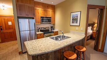 Timberline Lodges by Fernie Lodging Co