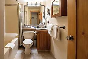 Timberline Lodges by Fernie Lodging Co