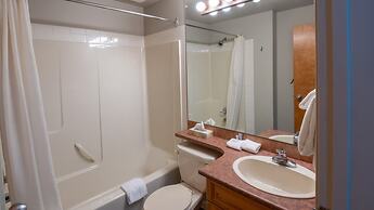 Timberline Lodges by Fernie Lodging Co