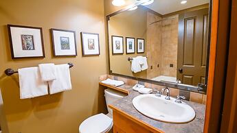 Timberline Lodges by Fernie Lodging Co