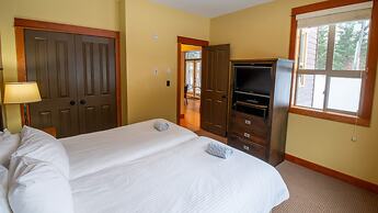 Timberline Lodges by Fernie Lodging Co