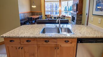 Timberline Lodges by Fernie Lodging Co