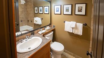 Timberline Lodges by Fernie Lodging Co