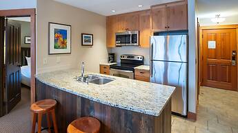 Timberline Lodges by Fernie Lodging Co