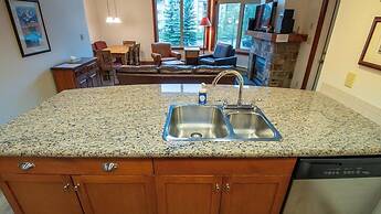 Timberline Lodges by Fernie Lodging Co