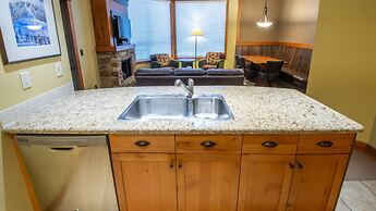 Timberline Lodges by Fernie Lodging Co