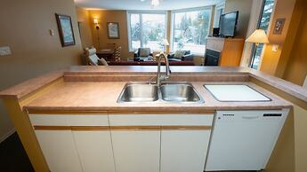 Timberline Lodges by Fernie Lodging Co