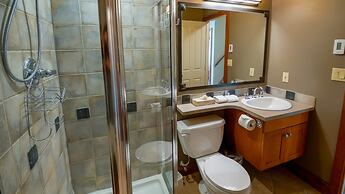 Timberline Lodges by Fernie Lodging Co