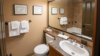 Timberline Lodges by Fernie Lodging Co