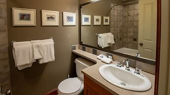 Timberline Lodges by Fernie Lodging Co