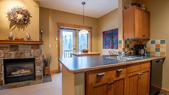 Timberline Lodges by Fernie Lodging Co