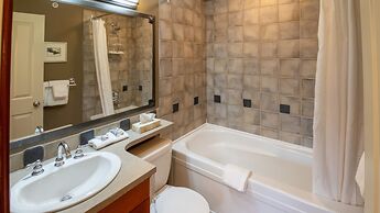 Timberline Lodges by Fernie Lodging Co