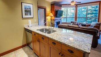 Timberline Lodges by Fernie Lodging Co