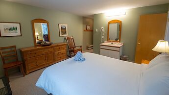 Timberline Lodges by Fernie Lodging Co