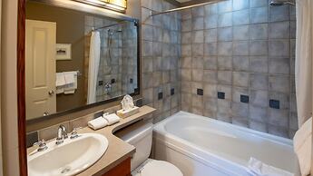 Timberline Lodges by Fernie Lodging Co