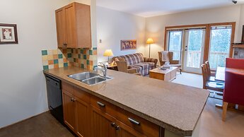 Timberline Lodges by Fernie Lodging Co