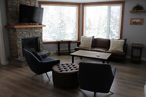 Timberline Lodges by Fernie Lodging Co