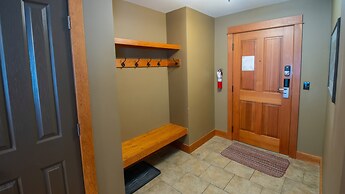 Timberline Lodges by Fernie Lodging Co