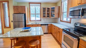 Timberline Lodges by Fernie Lodging Co