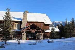 Timberline Lodges by Fernie Lodging Co