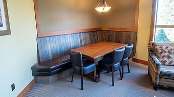 Timberline Lodges by Fernie Lodging Co