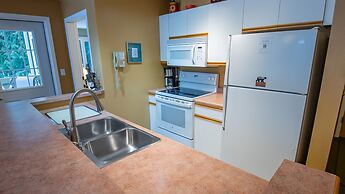 Timberline Lodges by Fernie Lodging Co