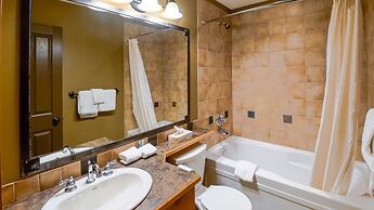 Timberline Lodges by Fernie Lodging Co