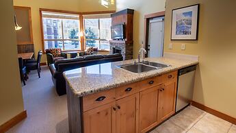 Timberline Lodges by Fernie Lodging Co