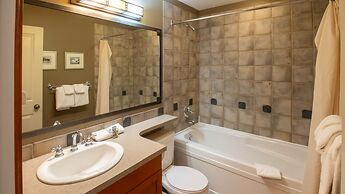 Timberline Lodges by Fernie Lodging Co