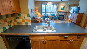 Timberline Lodges by Fernie Lodging Co