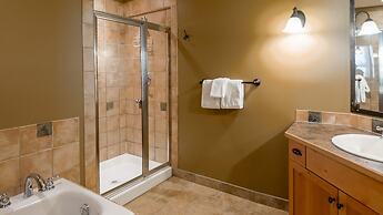 Timberline Lodges by Fernie Lodging Co