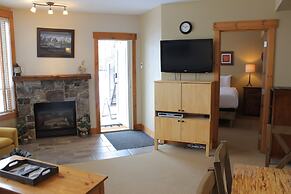Timberline Lodges by Fernie Lodging Co