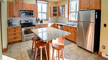 Timberline Lodges by Fernie Lodging Co