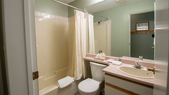 Timberline Lodges by Fernie Lodging Co