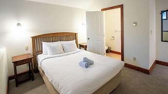 Timberline Lodges by Fernie Lodging Co