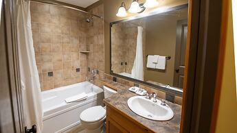 Timberline Lodges by Fernie Lodging Co